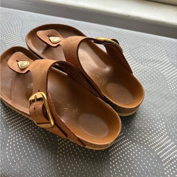 Birkenstock Gizeh Brown Sandals with Gold Buckle - Picture 7 of 10